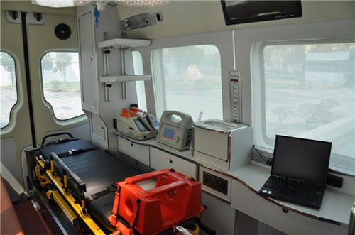兰考县救护车内部